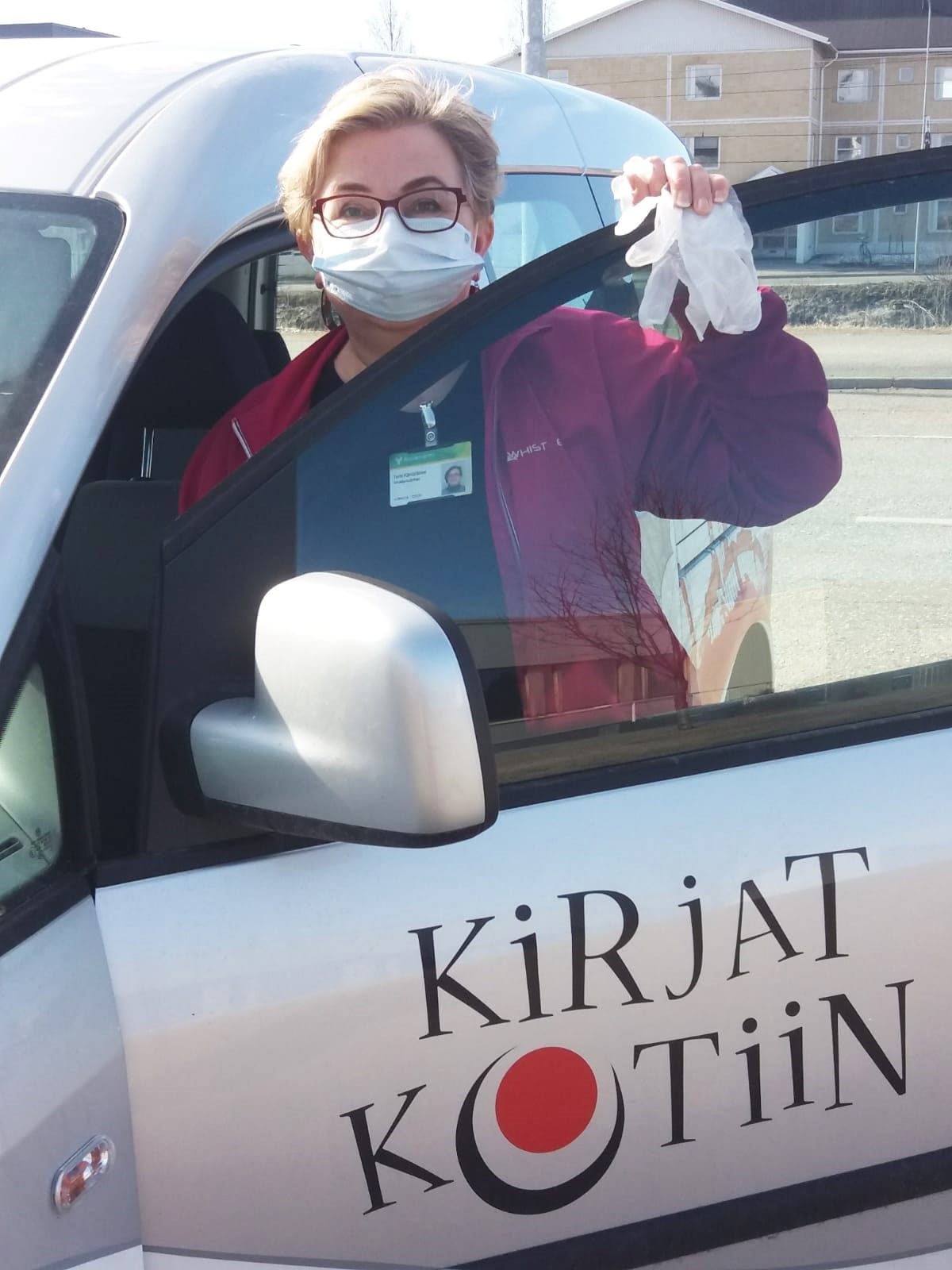 Terhi Kämäräinen ei kuljeta nyt kirjastoautoa, vaan asiointiapua.
