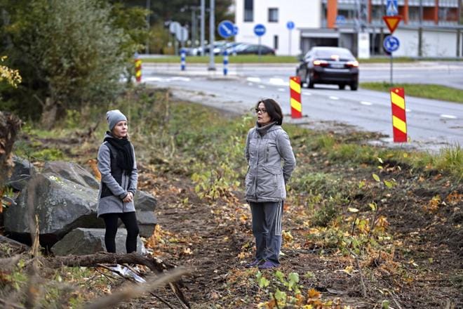 Henna ja Marjo Kivimäkeä kiinnostaa, miksi väylän rakentaminen nousi juuri nyt ajankohtaiseksi. Heille vastakkainen pyörätie on riittänyt kovasti.