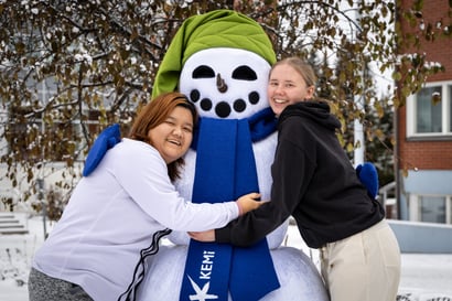 Lappian opiskelijat herättivät Kemin Lumiukon henkiin: hahmon voi nyt tavata kaupungin tapahtumissa