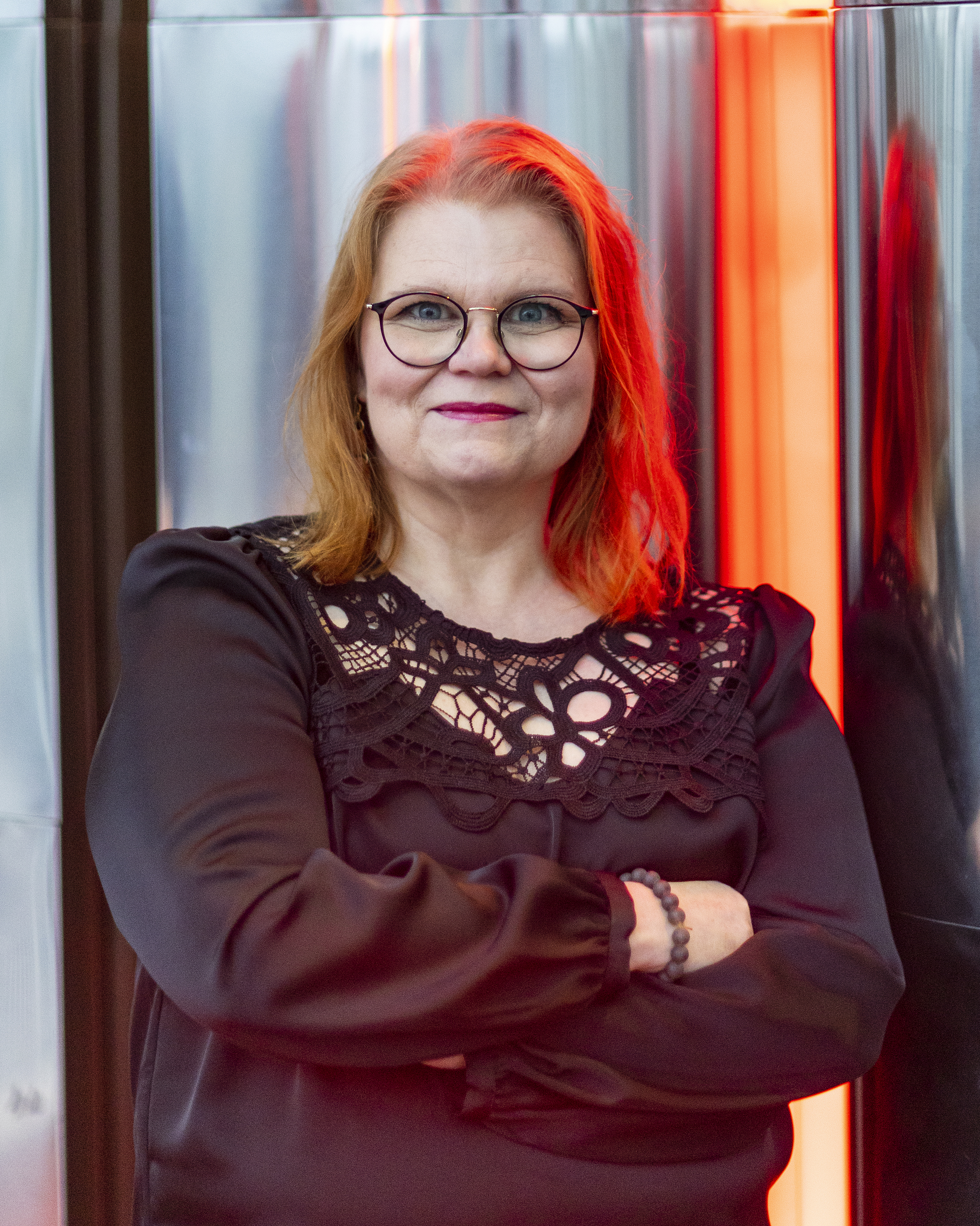 Kokonaista puhetta -klubi syntyi Minna Akimon viidenkympin kriisistä