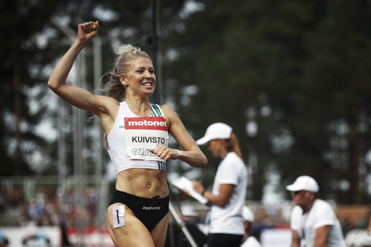 Sara Kuivisto kirjasi SE:n Vaasassa. Arkistokuva.