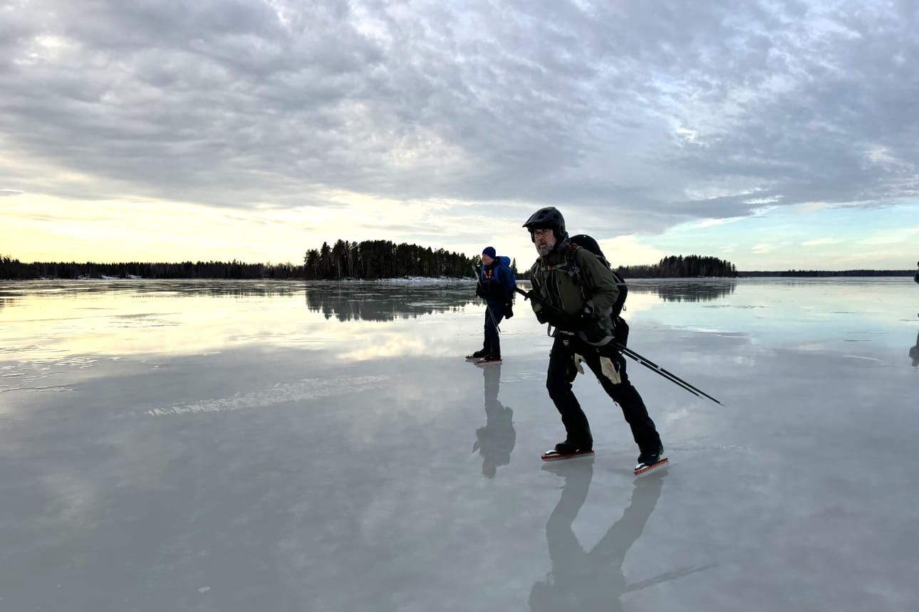 Vähälumiset talvet ovat retkiluistelijoiden mieleen, koska alle löytyy puhdasta jäätä.