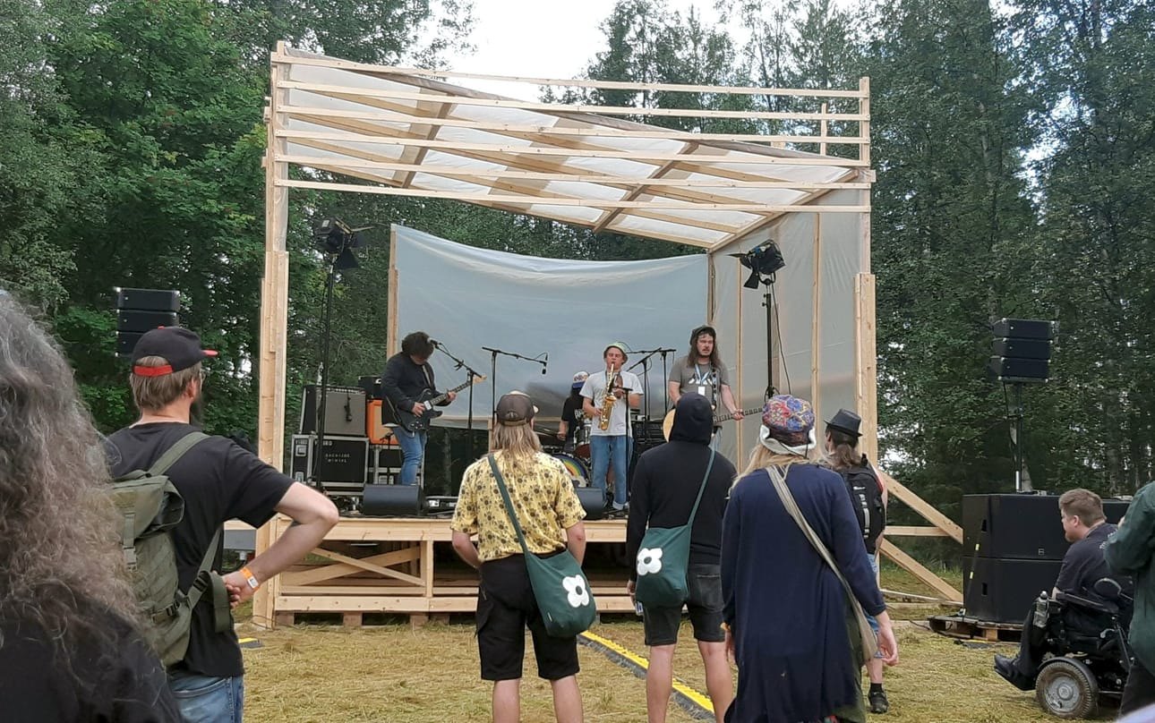 Kuusamossa järjestettiin viime viikolla Epäjohdonmukaisten tanssiaiset -niminen festivaali, jonka järjestäjät kuitenkin keskeyttivät ennen aikojaan järjestelypuutteiden vuoksi. LEHTIKUVA / Minna Karvonen