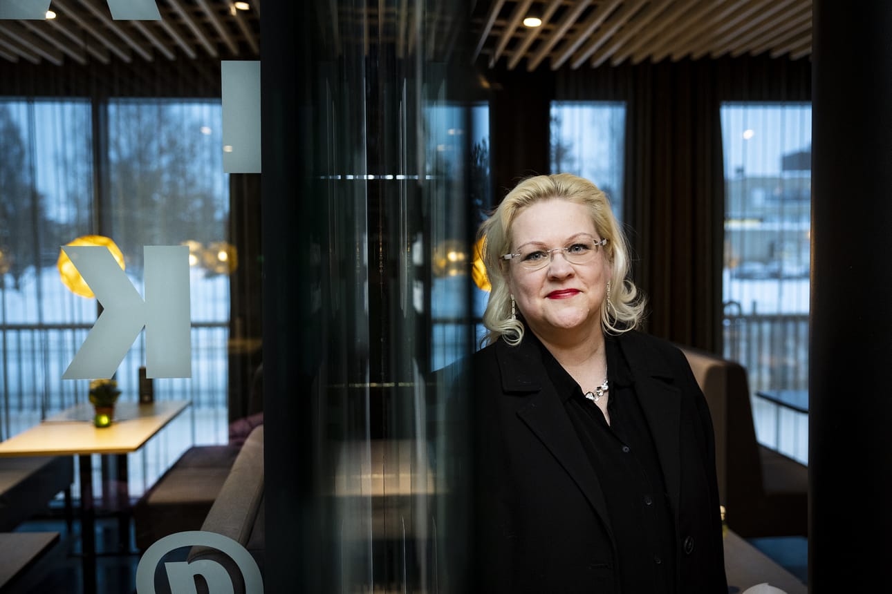 Naisten Oulu -teoksen ovat toimittaneet Oulun yliopiston tutkijatohtori Riikka Isoaho-Nousiainen (kuvassa) ja professori Tiina Kinnunen.