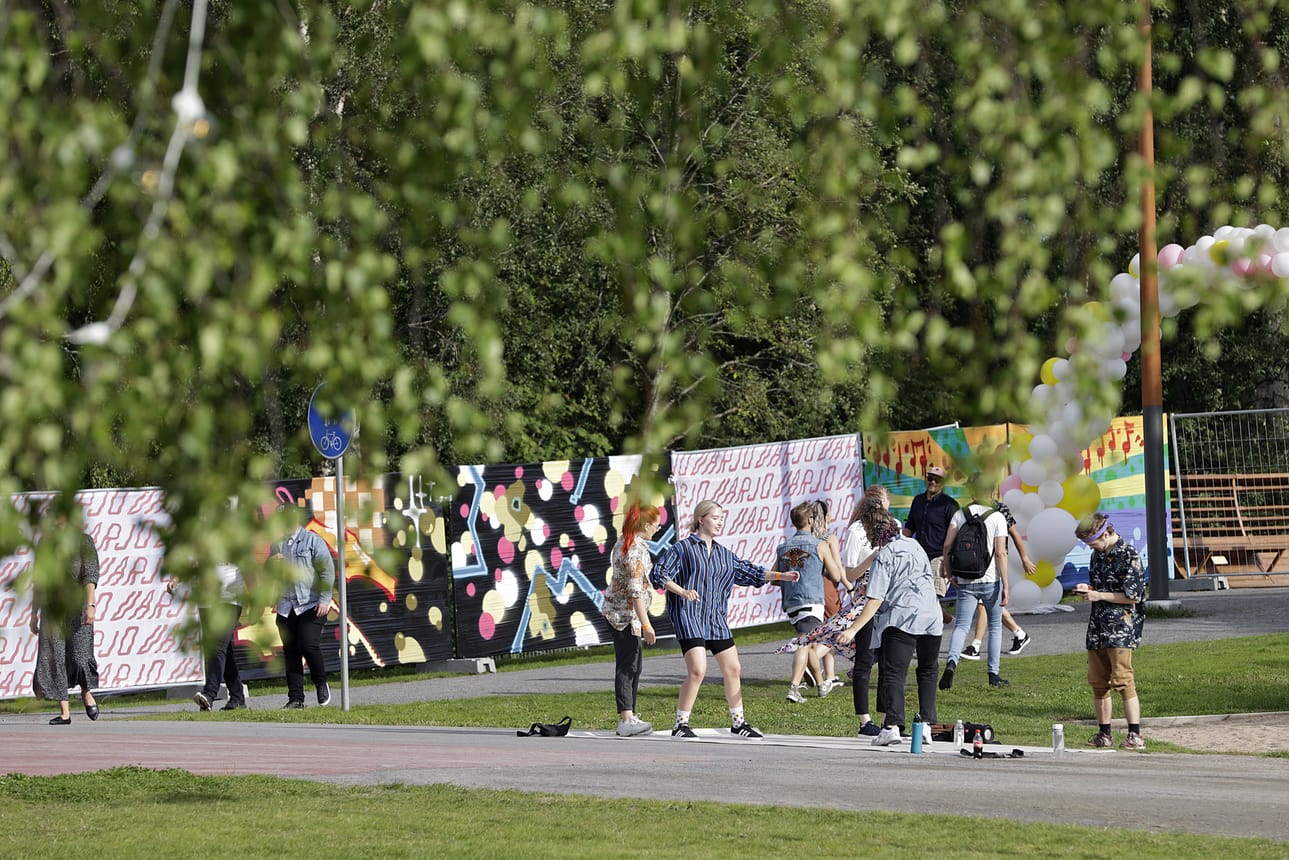 Varjon alla -keskustelupaneeli on osa sunnuntaina järjestettävää Varjo Piknik -ilmaistapahtumaa.
