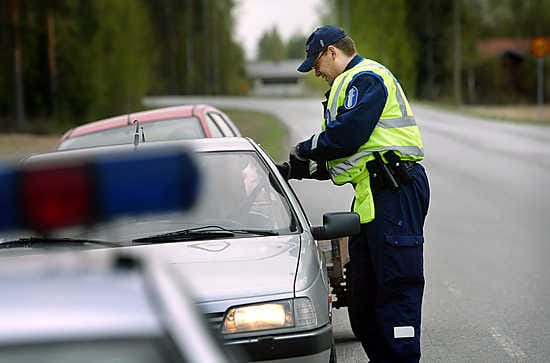 Selkeästi alkoholia sisältävien tuotteiden, kuten liköörikonvehtien ja yskänlääkkeen lisäksi alkometrin lukemassa voivat näkyä esimerkiksi piimätuotteet.