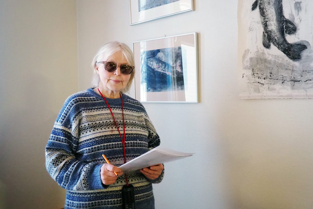 Muoniolainen Hilkka Ukkola kertoo innostuneensa erityisen paljon hauen, ahvenen ja säynävän kuvaamisesta ikiaikaisella gyotaku-tekniikalla. Malleista suurimman osan hän sai tutuilta kyläläisiltä kotiin toimitettuna.