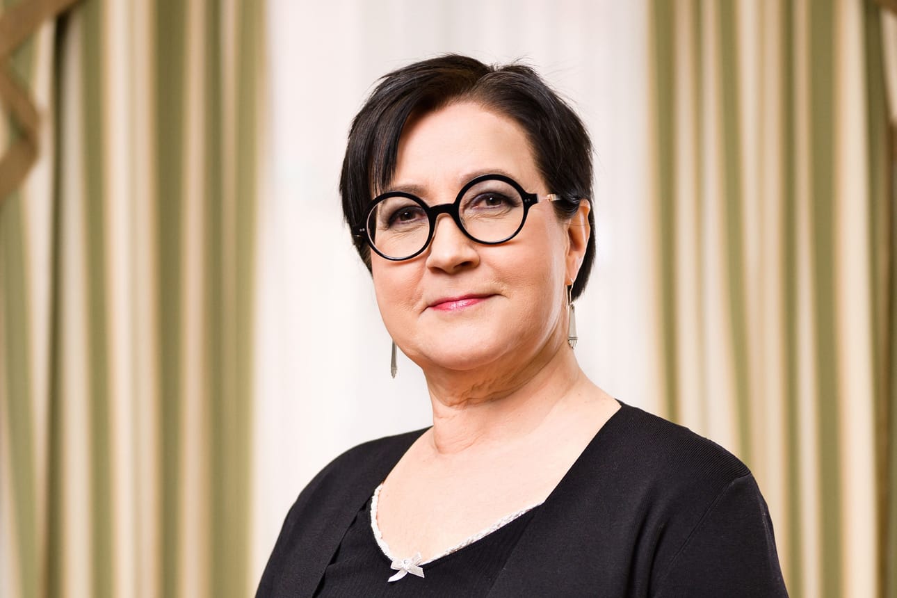 Professori emerita, Helsingin yliopiston historian dosentti Maria Lähteenmäki kirjoitti Aska Aikio -suvun vaiheita tallentaessaan myös oman metsäsaamelaissukunsa kotiseutukronikan.