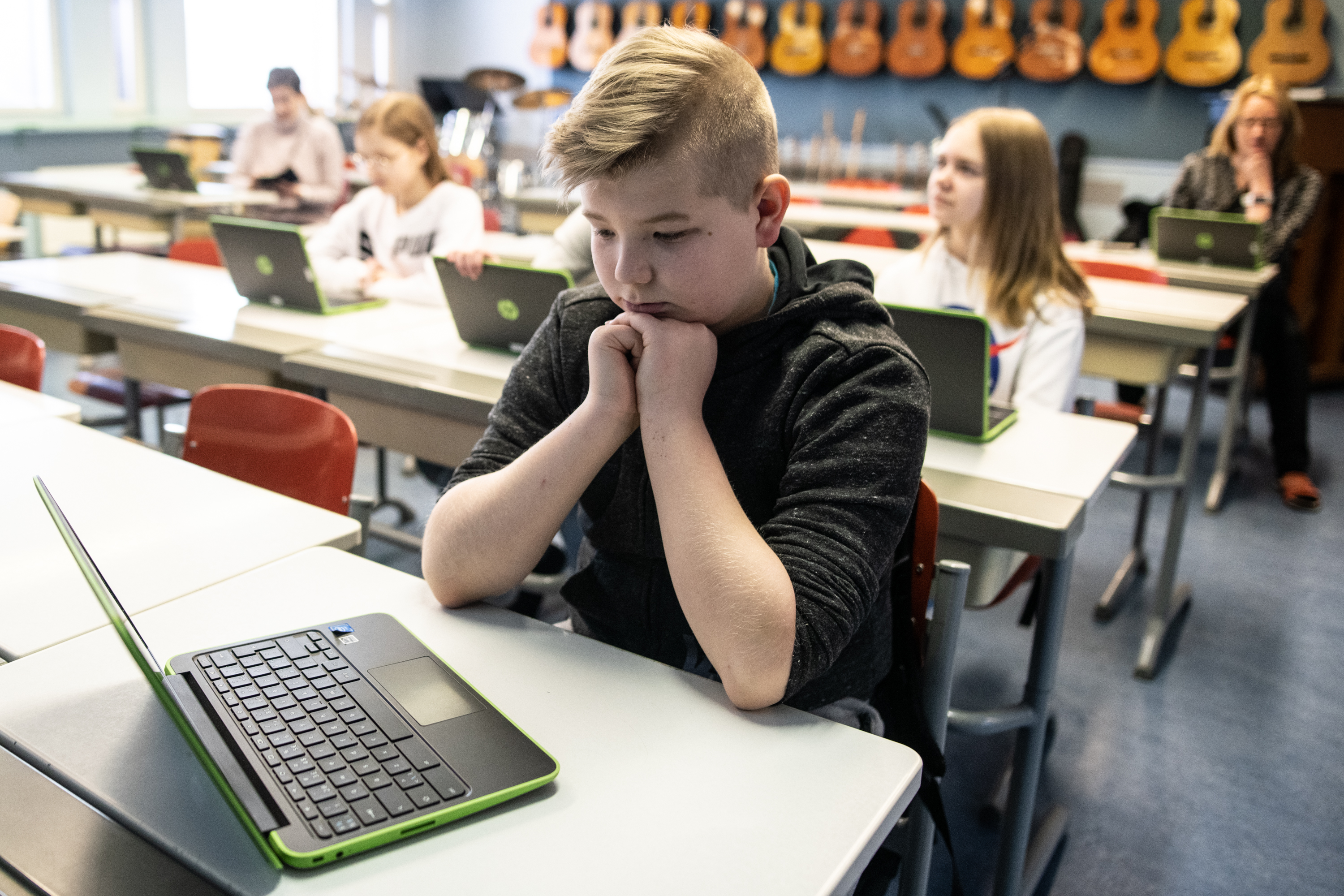 Tämä kouluaamu jää historiaan opetuksen siirtyessä kuukaudeksi kotioloihin – kuusamolainen Jesse on valmiina tähän: "Teen koulutehtävät kotona omassa huoneessani"