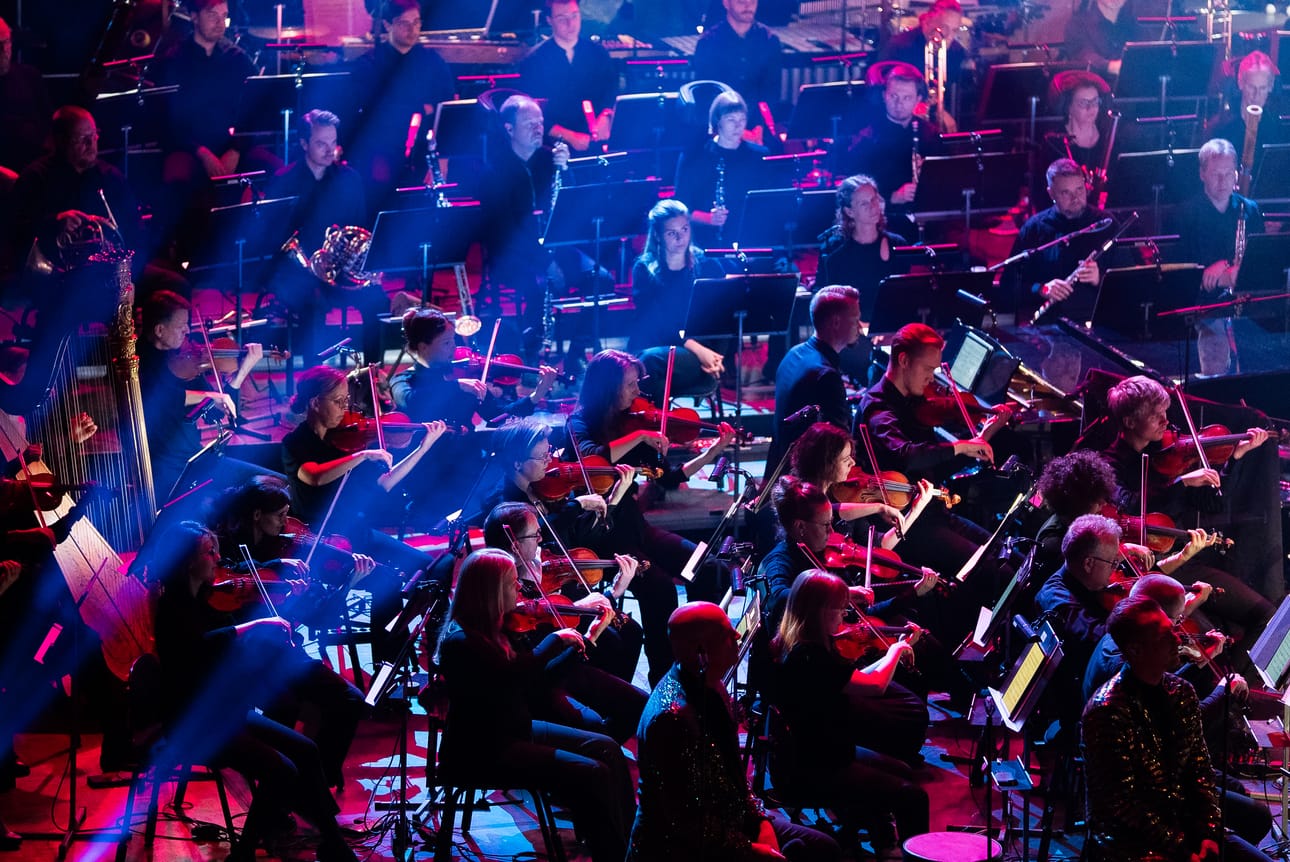 Finlandia soi juuri odotusten mukaisesti Oulu Sinfonian käsissä. Muusikot kuvattiin lokakuussa Queen-konsertissa.