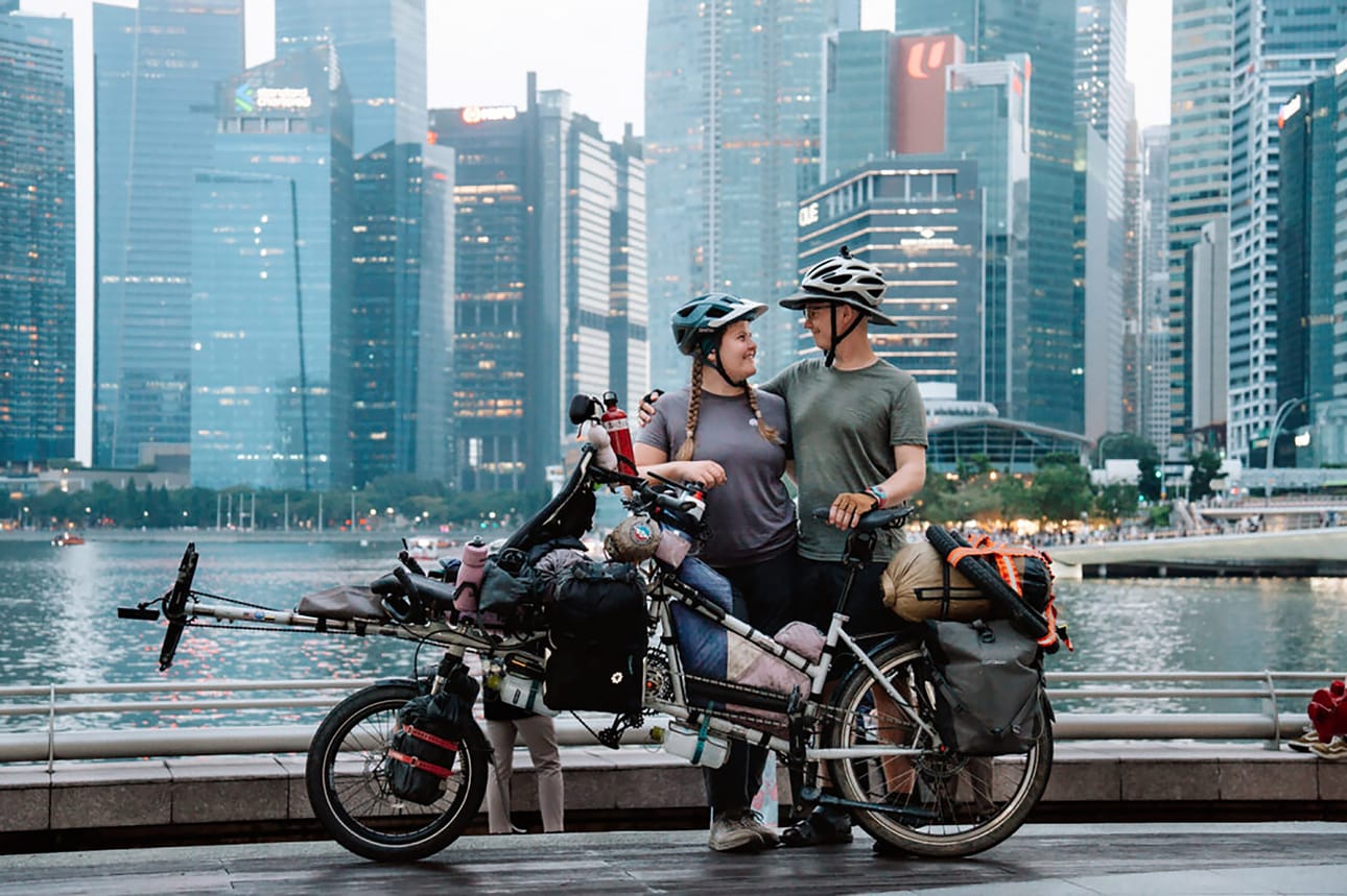 Roosa Turpeisen ja Otto Peltolan tandemmatkan määränpää oli Singapore. Sinne pariskunta pääsi reilun puolentoista vuoden urakan jälkeen.