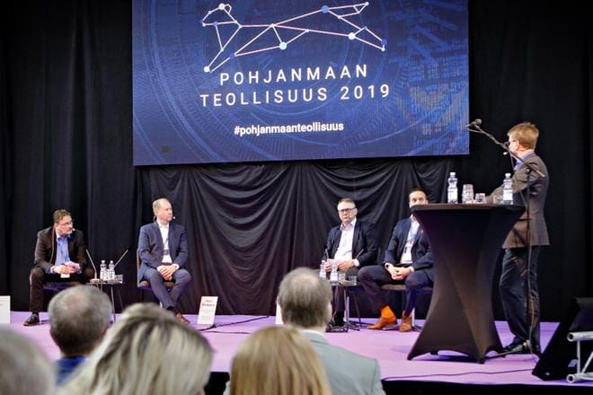Tero-Jussi Teppo, Harri Mykkänen, Jyrki Heinimaa ja Hannu Mäntymää kertoivat yritystensä hankintatarpeista Pohjanmaan Teollisuusmessujen paneelissa Seinäjoki Areenassa. KUVA: ANNUKKA LATVALA