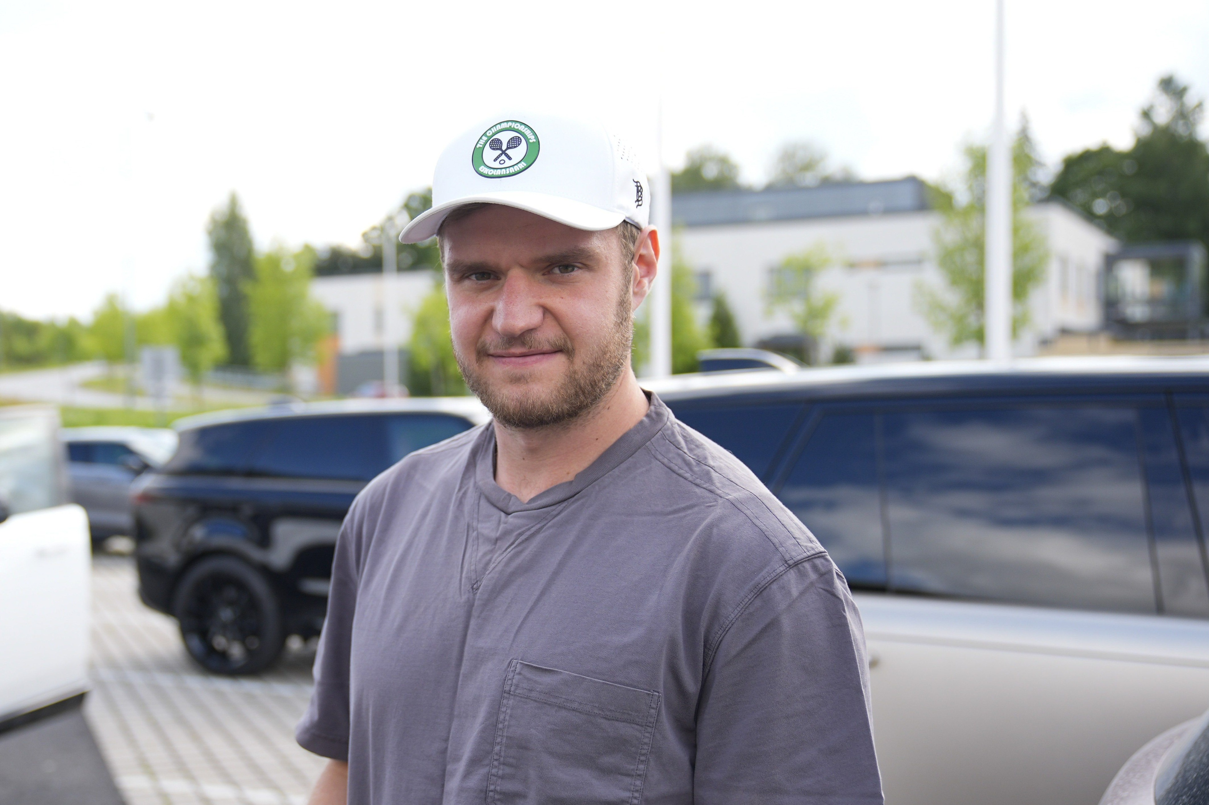 Barkov saapui Suomeen runsas viikko sitten. Viikonloppuna Barkovin joukkuekaveri, niin ikään mestaruutta juhlinut Eetu Luostarinen vietti häitään Kuopiossa. Barkov oli häissä vieraana.