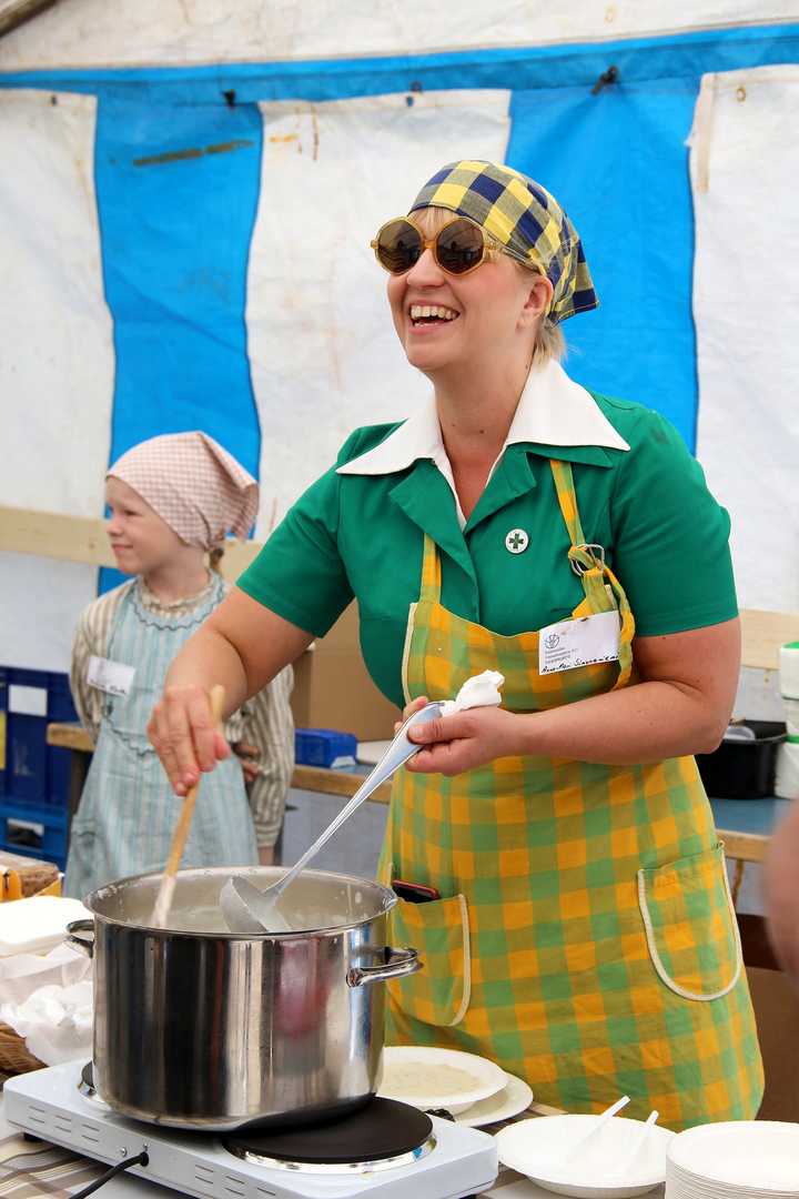 Anna-Mari Simunaniemen mukaan makaroonivelli on monille muisto kouluajoilta.