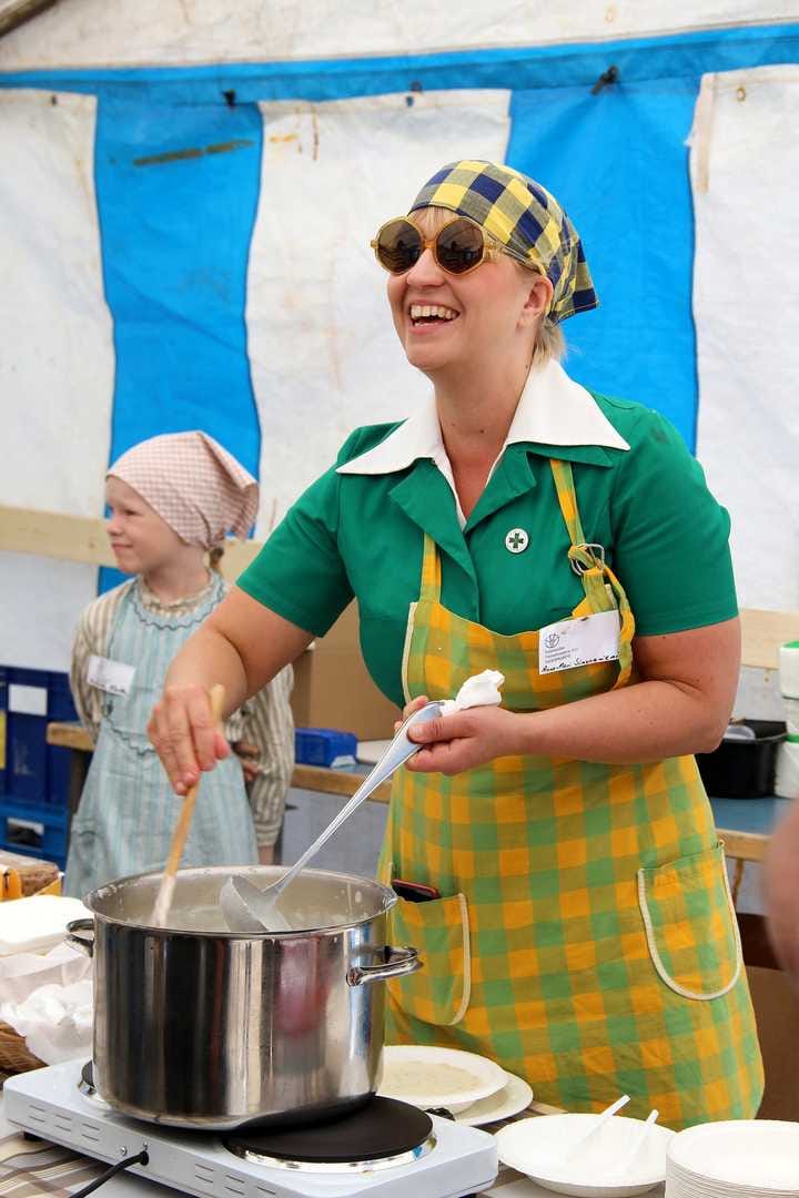 Anna-Mari Simunaniemen mukaan makaroonivelli on monille muisto kouluajoilta.