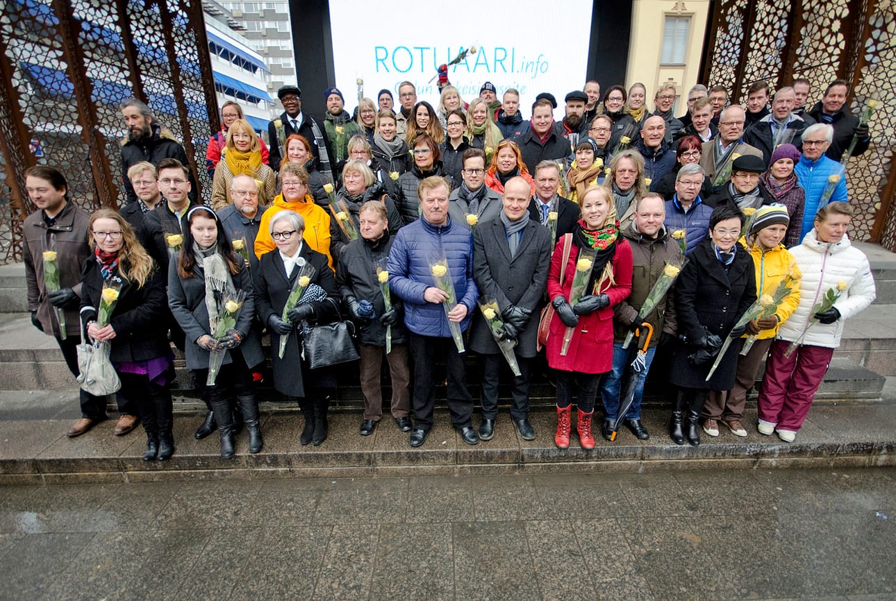 Tuoreet valtuutetut kukitettiin Rotuaarilla vuoden 2017 vaalien jälkeen. Tänä vuonna perinteistä kukitustilaisuutta ei järjestetä koronasyistä.