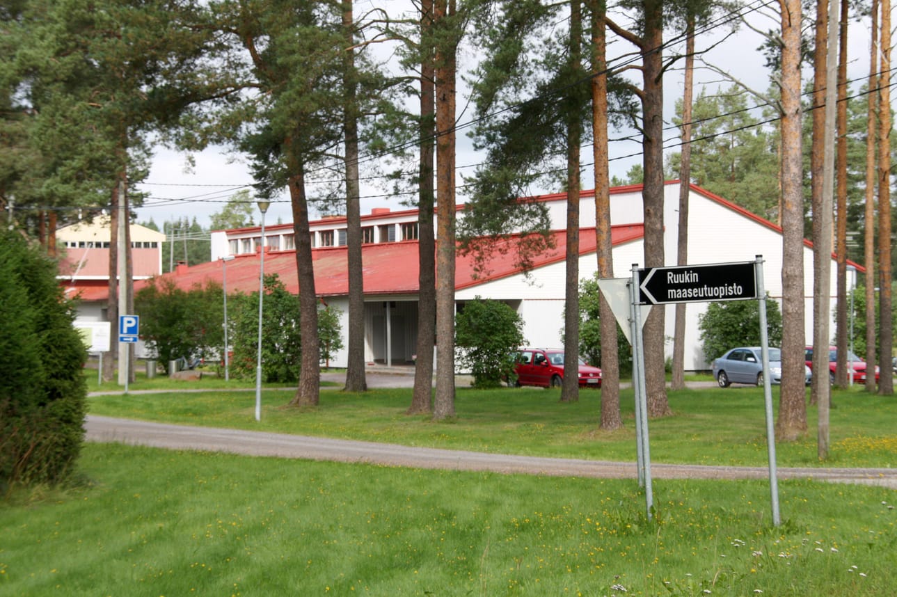 Ruukin luonto- ja hevoskeskuksessa (entinen maaseutuopisto) on todetty useita koronatartuntoja. Altistuneiden määrää selvitellään parhaillaan. Arkistokuva.
