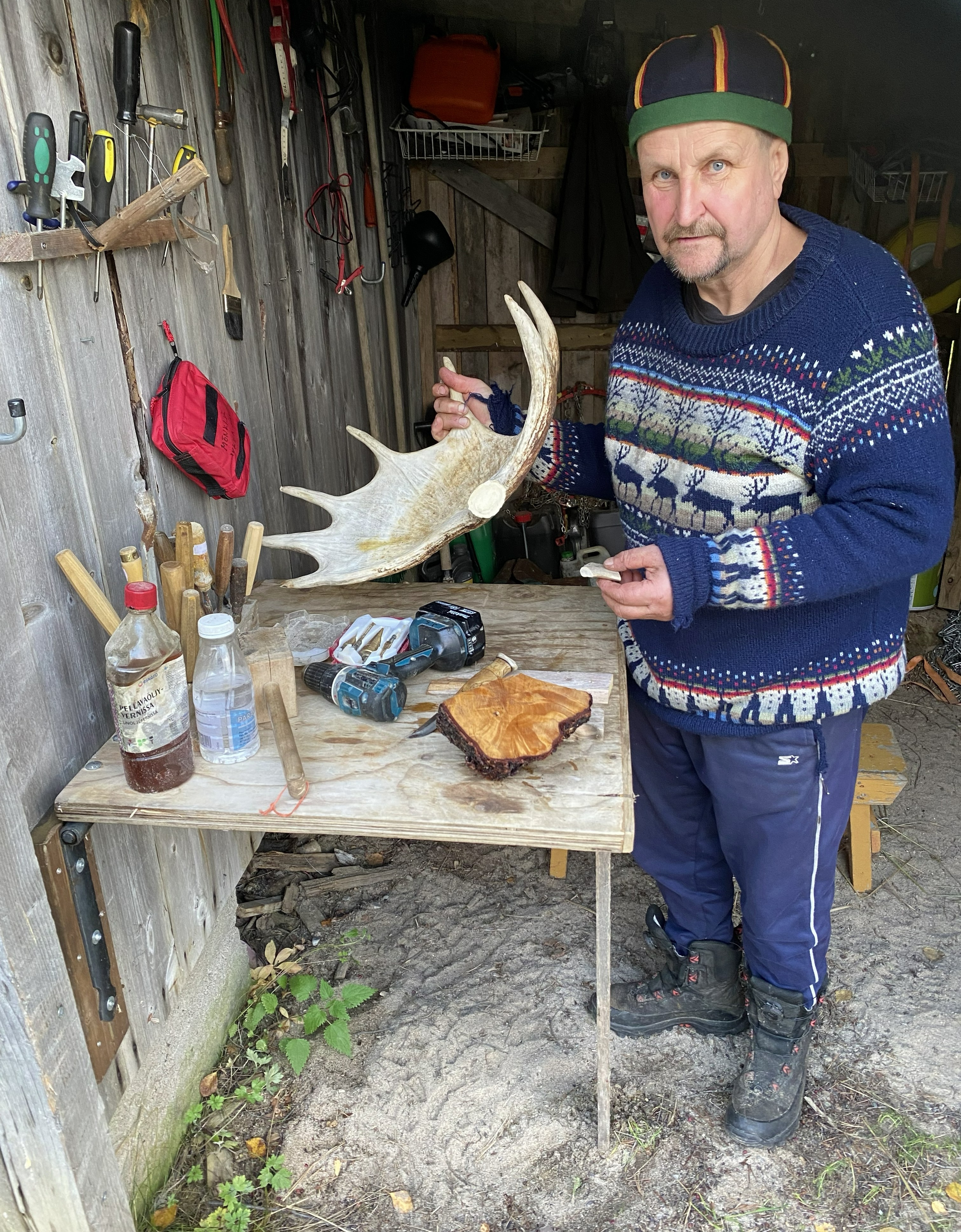 50 vuotta pahkakuksia tehnyt Jukka Säntti kertoo kuksanteon salat: "Parhaat kuksat tulevat koivun pahkoista"