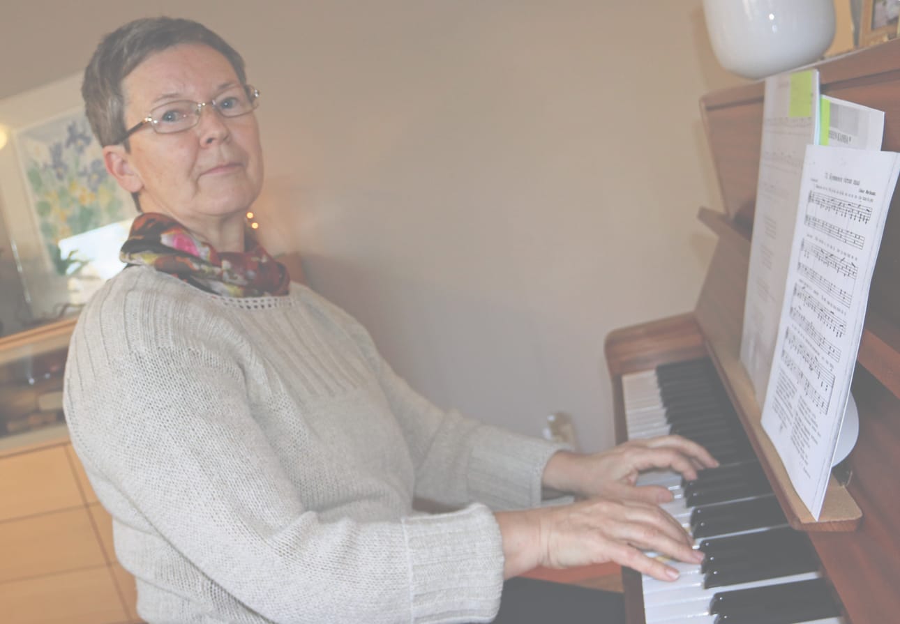 Leena Ikosen kouluvuosina ostama piano soi lähes päivittäin Ikosten kotona. Musiikki on ollut tärkeä osa-alue Kempeleen vuoden seniorin elämässä.