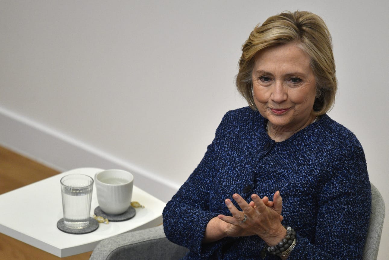 Hillary Clinton kehottaa Euroopan johtajia lähettämään nyt voimakkaamman signaalin, joka osoittaa, että Eurooppa ei pysty enää jatkamaan tukea maahanmuuttajille.