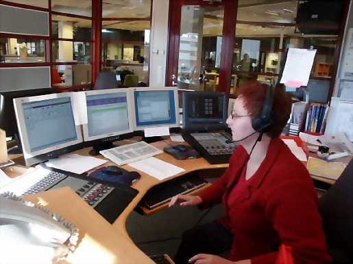 Ylen yt-neuvottelut koskevat noin 400 henkilöä 20 maakuntaradiossa. Kuvassa Radio Perämeren juontaja Ani Rensujeff.