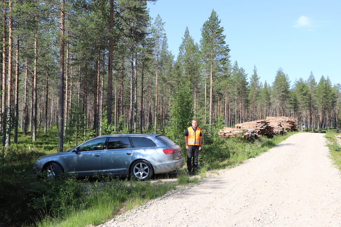Heikki Toivanen neuvoo, että auton voi pysäköidä metsäliittymien kohdalle. Näin auton saa kokonaan pois tieltä.