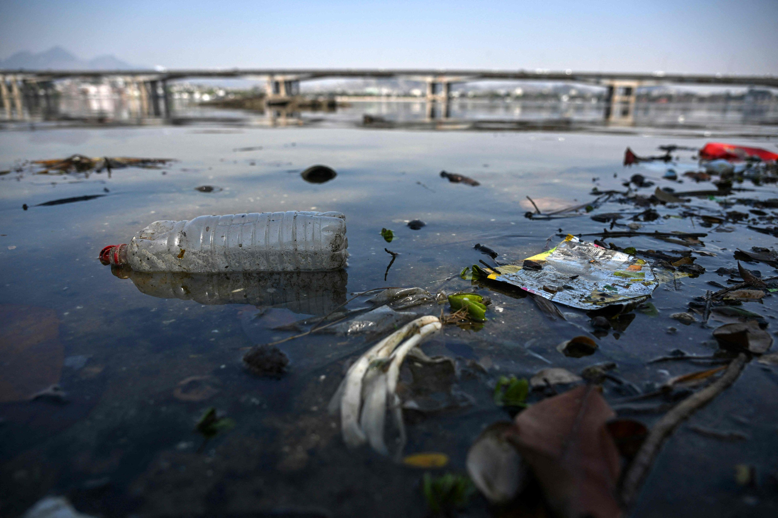 Muoviroskaa koskevaa sopimusta ei saatu solmittua aikataulussa – öljyntuottajamaat poikkiteloin
