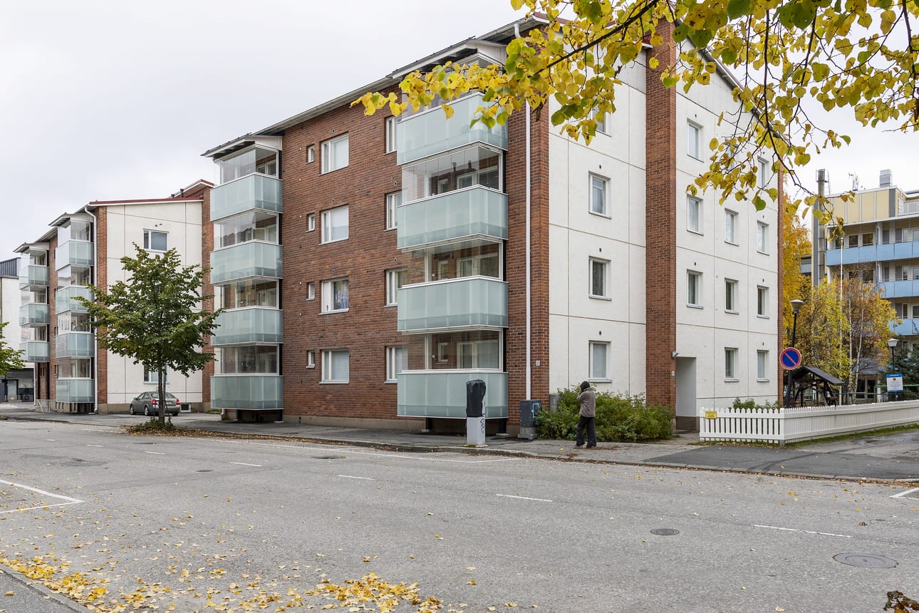 Lumo-kodeilla on jäljellä kymmenen vuokrataloa Rovaniemellä. Nämä kaksi sijaitsevat Maakuntakadun ja Pekankadun kulmauksessa.