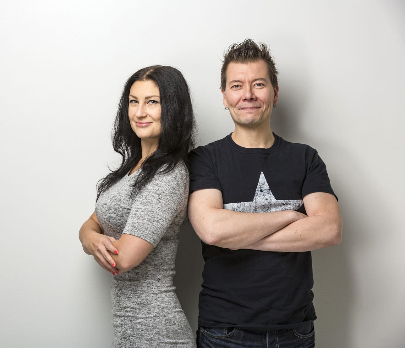 Marja Lappalainen ja Jarkko Vehniäinen ovat pariskunta Kamala luonto -sarjakuvan takana.