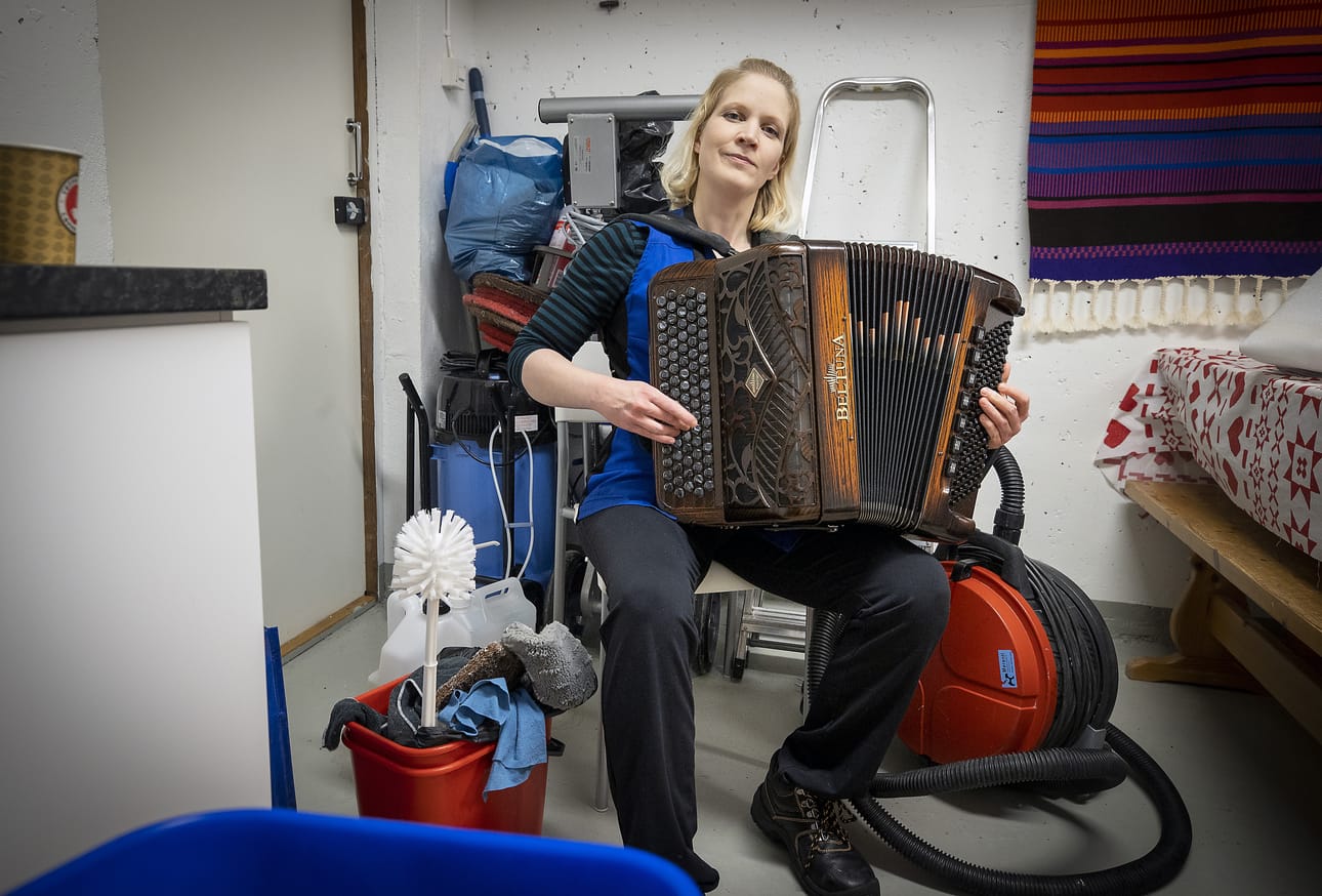 Harmonikkataiteilija Anne-Mari Kanniaiselle Oulun valinta kulttuuripääkaupungiksi antaa uskoa siihen, että pääsee vielä palaamaan muusikon ammattiin.