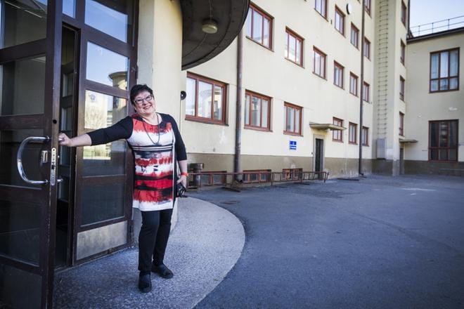 Merja-Helena Kärkkäinen on toiminut Vaasan Keskuskoulun rehtorina vuodesta 2001 lähtien. Hän jää eläkkeelle 1. elokuuta, jolloin tulee täyteen tasan 40 vuotta työuraa. KUVA: SELMA PAAVOLA