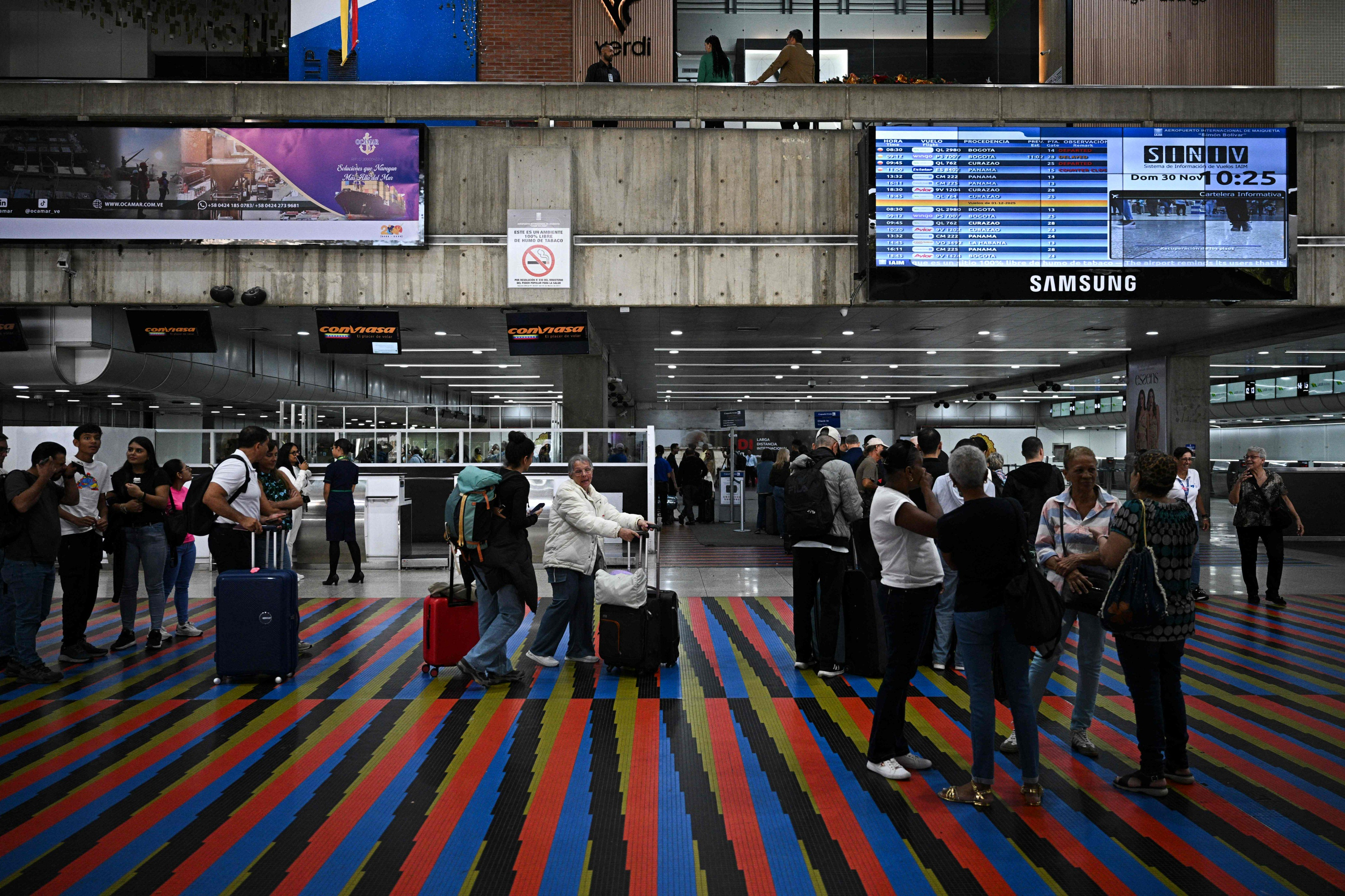 CNN: Trump uhkaa Venezuelaa pian alkavilla iskuilla – Ulkoministeriö kehottaa välttämään kaikkea matkustamista maahan