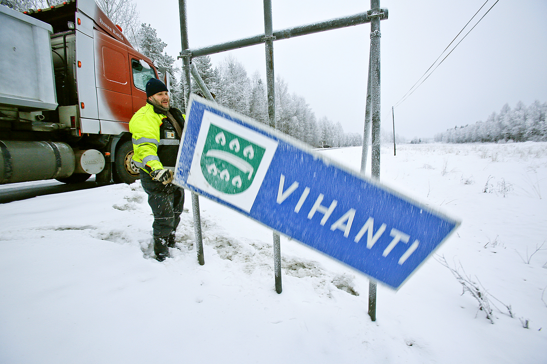 Raahen ja Vihannin kuntaliitos on mukana elinkeinovaikutustutkimuksen aineistossa. Hannu Kotila poisti Vihannin kuntakyltin Raahen ja Vihannin rajalta tammikuussa 2013.
