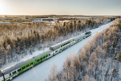 Eikö pakkasesta kärsiviä junia voi sulattaa Oulun varikolla? VR:n kunnossapitojohtaja vastaa kysymyksiin junien ongelmista