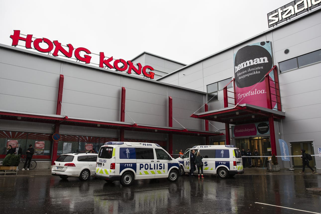 Poliisioperaatio Kauppakeskus Hermannissa Kuopiossa.