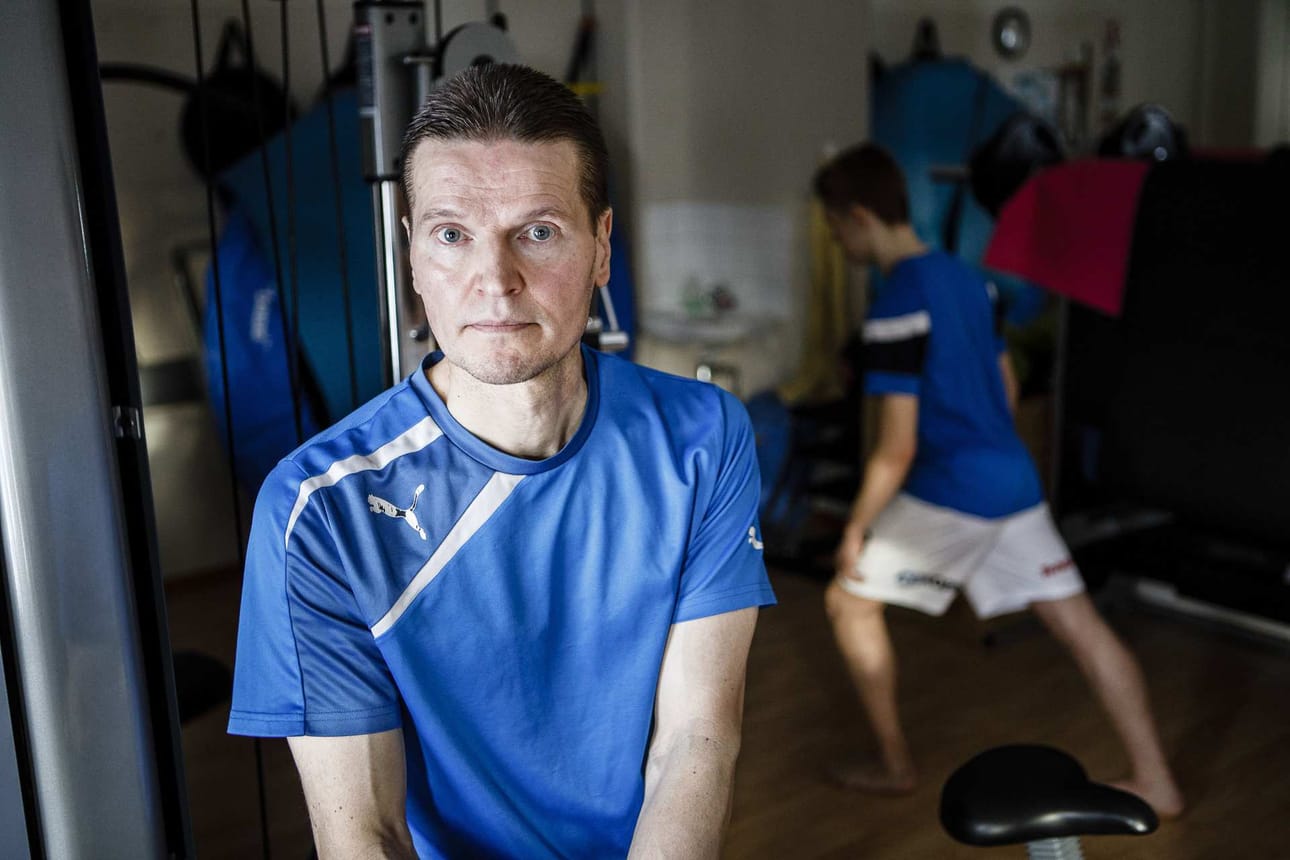 Akillesjänteen vammat ovat tyypillisiä keski-ikäisillä, jotka aloittavat liikunnan tauon jälkeen. – Etenkin miehet ovat riskiryhmässä. Johtuuko se siitä, että naiset ovat fiksumpia ja aloittavat liikunnan kevyemmin, mutta miehet liikkuvat heti rajusti, sanoo fysioterapeutti Jari Alamäki.