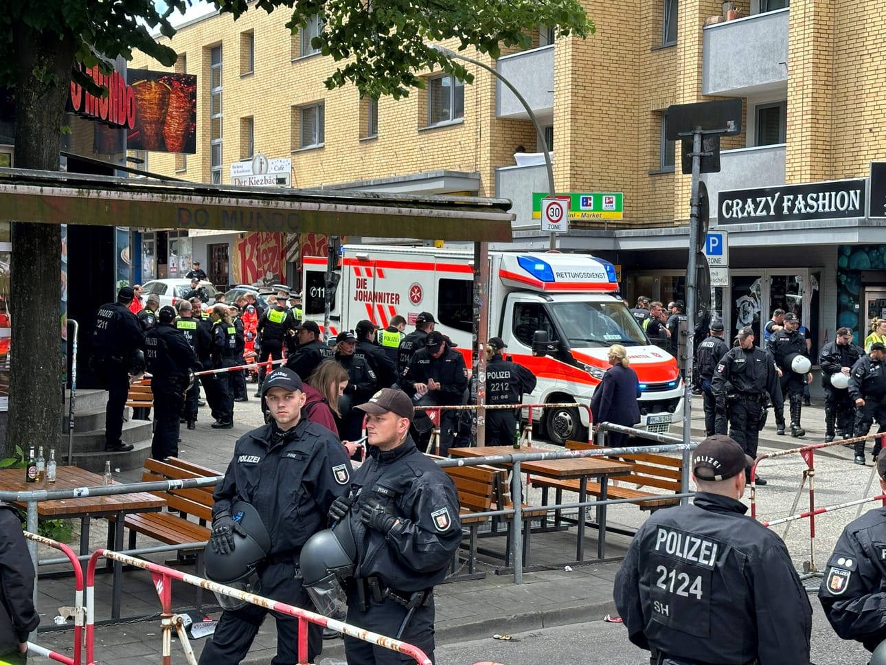 Saksan Hampurissa poliisi on ampunut miestä jalkapallon EM-kisojen tapahtuma-alueella. LEHTIKUVA/AFP