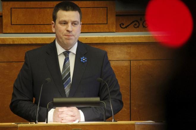 Keskustapuolueen Jüri Ratas jatkaa Viron pääministerinä. KUVA: TOMS KALNINS / EPA