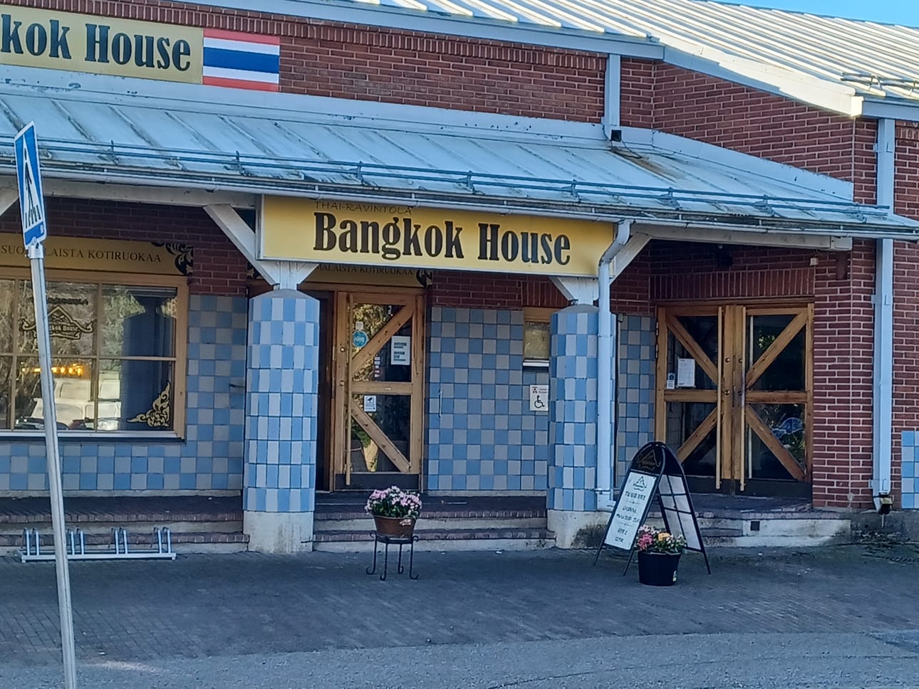 Pääasiassa thairuokaa tarjoileva Bangkok House sijaitsee Vaasan Huutoniemellä.