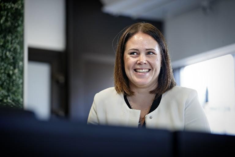 Pohjanmaan Kokoomuksen toiminnanjohtaja Riikka Varila toteaa, että päätöksenteon tueksi valtuustoryhmät ja luottamushenkilöt tarvitsevat monipuolista valmistelutyötä. Toimintatuki onkin hänestä tarpeellinen. Arkistokuva.