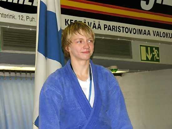 Voittaja. Jaana Sundberg (vas.) oli odotetun vahva alle 52-kiloisten sarjassa.