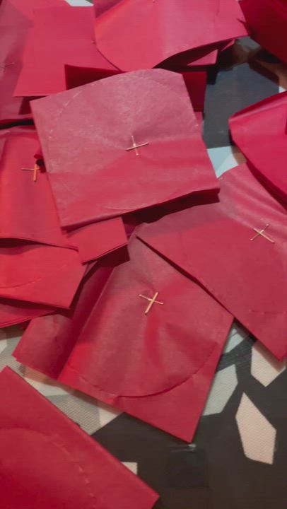 Näin teet helposti äitienpäiväruusun silkkipaperista –Katso ohje