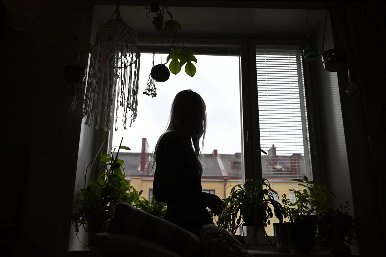 Lähes kaikki hyvinvointialueet arvioivat, että aikuissosiaalityön asiakasmäärät ovat kasvaneet hyvinvointialueille siirtymisen jälkeen. LEHTIKUVA / Antti Aimo-Koivisto
