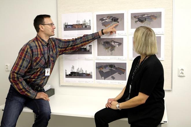 Eskoon hanketta vetävät rakennuspäällikkö Timo Hakala ja projektipäällikkö Tiina Paganus.KUVA: JARI E. HAKALA