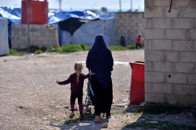 Suomalaisjuuristen lasten määrää Syyrian leireillä ei tiedetä. Suomeen saapuessaan he tarvitsevat monenlaista tukea ja apua, sillä he ovat kokeneet poikkeuksellista väkivaltaa. Kuvituskuva. KUVA: MURTAJA LATEEF/EPA