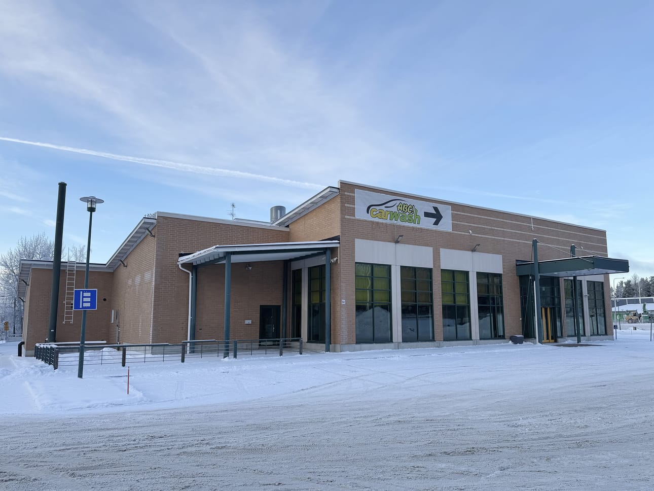 Entisen huoltamorakennuksen omistaa Haapaveden kaupungin tytäryhtiö Haapaveden Teollisuuskiinteistöt. Jaana Kuutti vuokrasi rakennuksen kaupungilta.