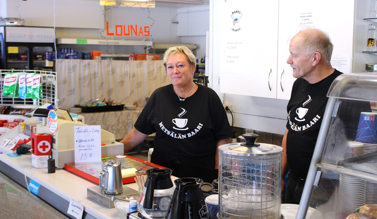 Minna Forsman ja Nils Levanen ovat tämän vuoden alusta lähtien pyörittäneet kimpassa Metsälän baaria.