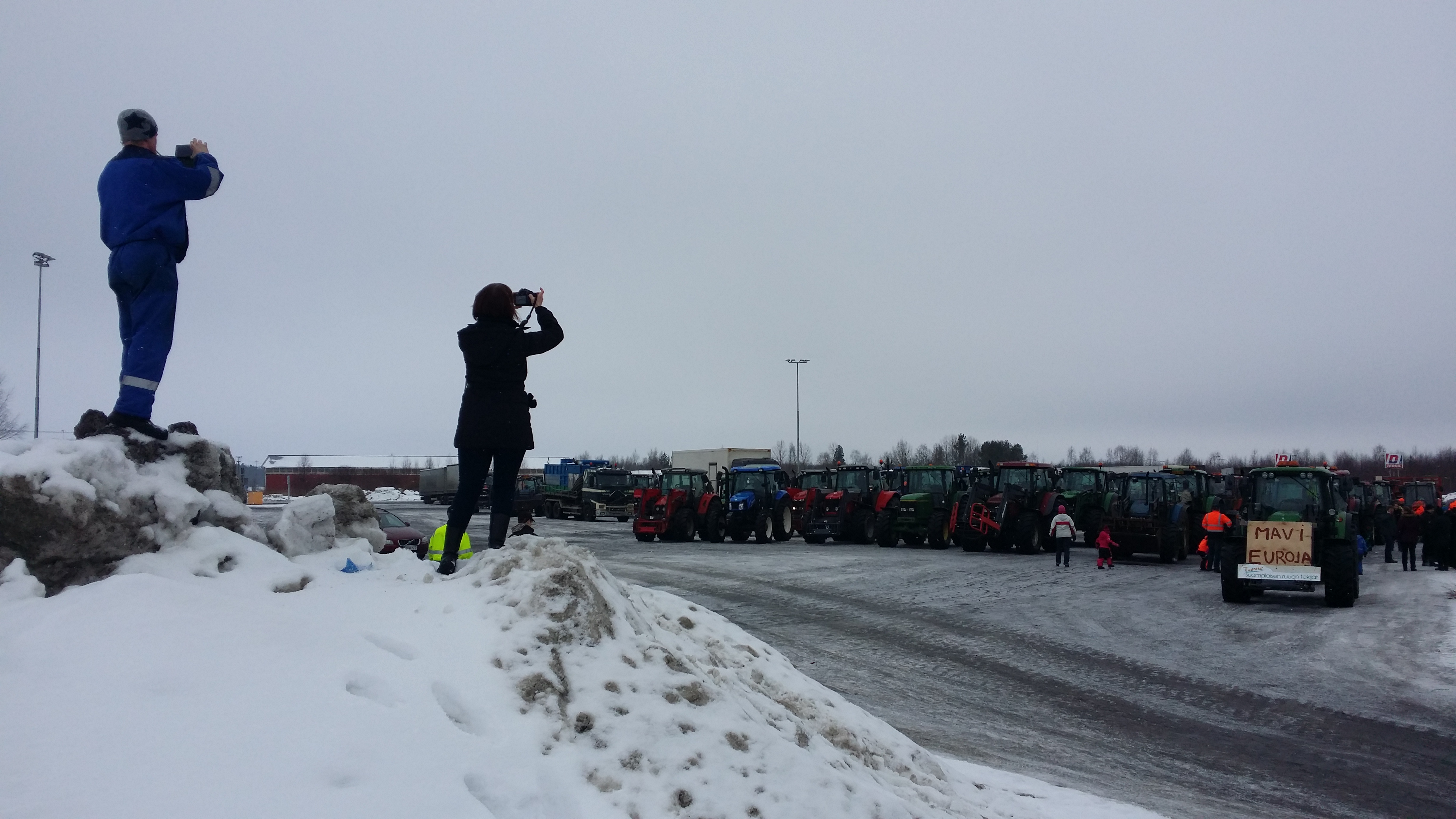 Traktorit jyristävät myös Tupoksesta kohti Oulua