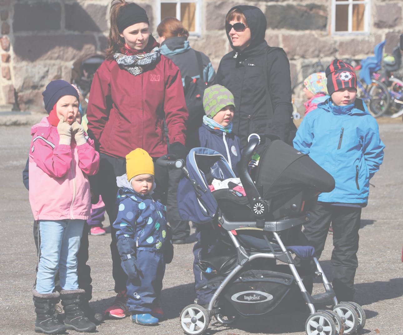 Perheet löysivät koko perheen yhteiseen vapputapahtumaan Limingan seurakuntatalolle.