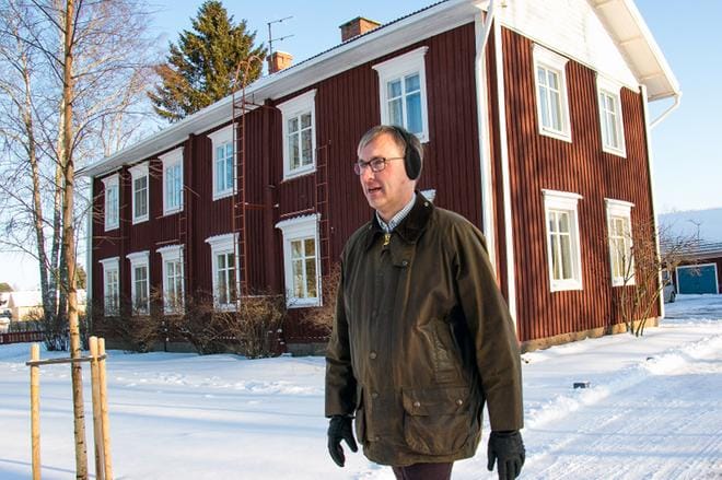 Erkki Hakala perheineen viettää paljon aikaa omistamassaan suvun kotitalossa Teuvalla. 1900-luvun alussa rakennettu pohjalaistalo on heille oikeastaan toinen asunto eikä vain kesäpaikka. KUVAT: JORMA HAVULA